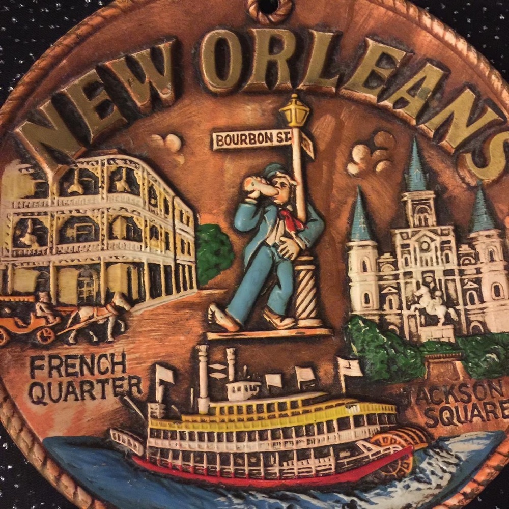 New Orleans Ceramic Decorative Wall Plate Souvenir - Picture 2 of 4